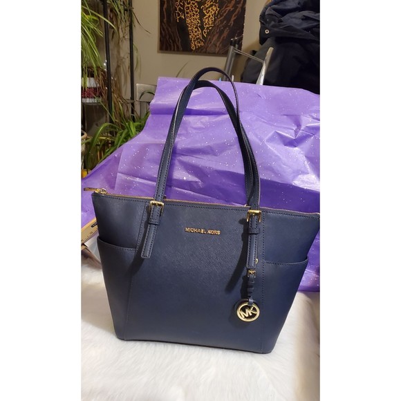 Michael Kors purse - Picture 1 of 12